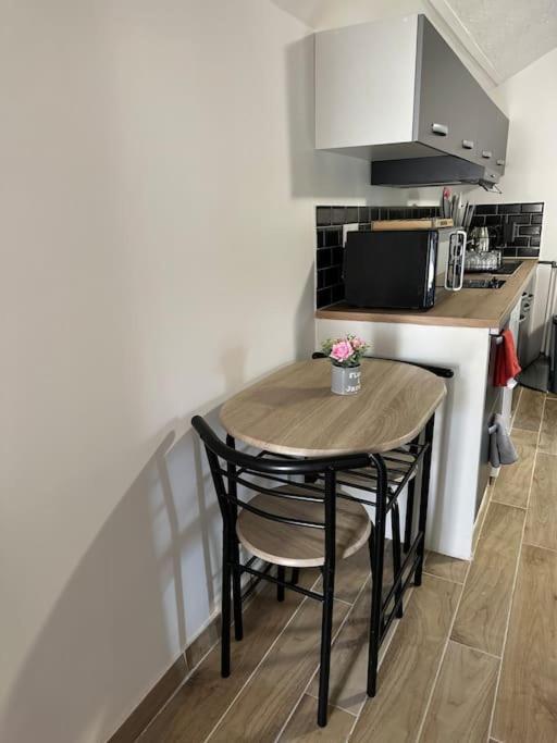 Charmante Studio Ligne 13 Tram 5 Saint Denis П'єррфітт-сюр-Сен Екстер'єр фото